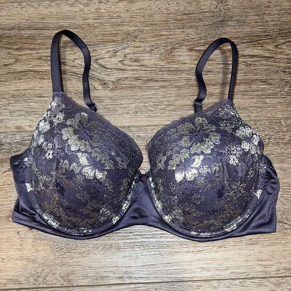 NWOT Victoria’s Secret 38DD Lined Demi Bra
Body By Victoria Collection 🛍️